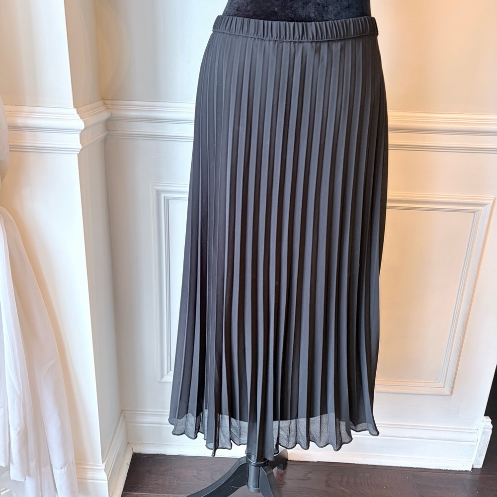 H&M Divided Pleated Calf Length Skirt